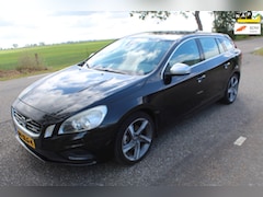 Volvo V60 - 1.6 T3 R-Design