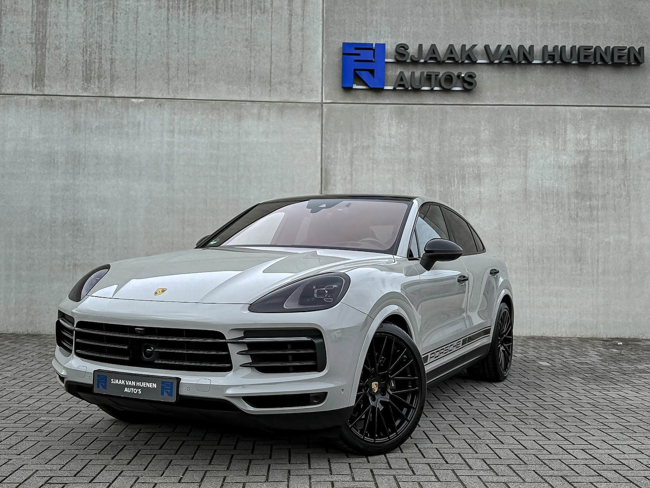 Porsche Cayenne Coupé - 3.0 E 462PK V6 SportDesign GTS Krijt/Kreide|Pano|HUD|Luchtv.|4-Wiel besturing|360°|ACC|Kui - AutoWereld.nl