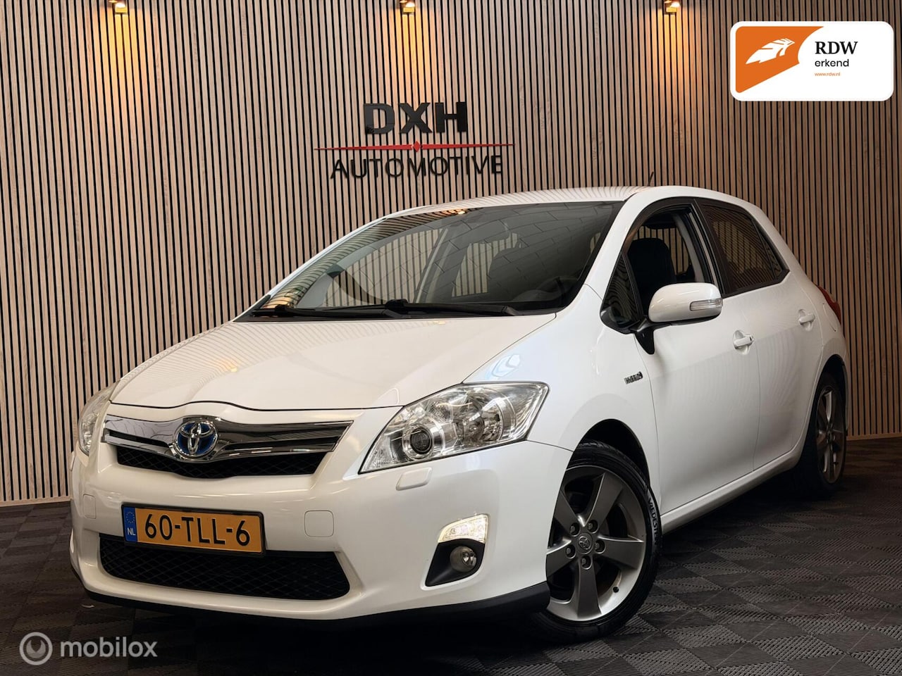 Toyota Auris - 1.8 Full Hybrid Executive APK-9/2027 XENON NAVI - AutoWereld.nl
