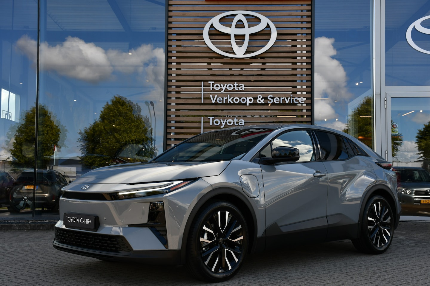Toyota C-HR - First Edition 77 kWh Automaat 224pk | Lichtmetalen velgen multi-spaaks 20" | Voorstoelen v - AutoWereld.nl