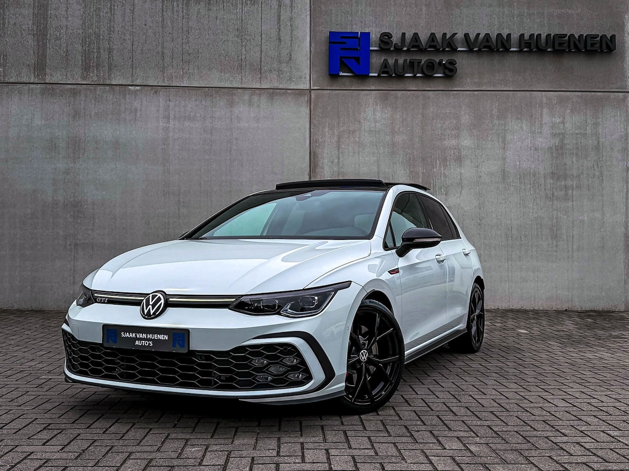 Volkswagen Golf - 2.0TSI GTI 245pk DSG! OEM DEALER|Panoramadak|Virtual|IQ LED 3D|GTI Kuipstoelen|Harman Kard - AutoWereld.nl