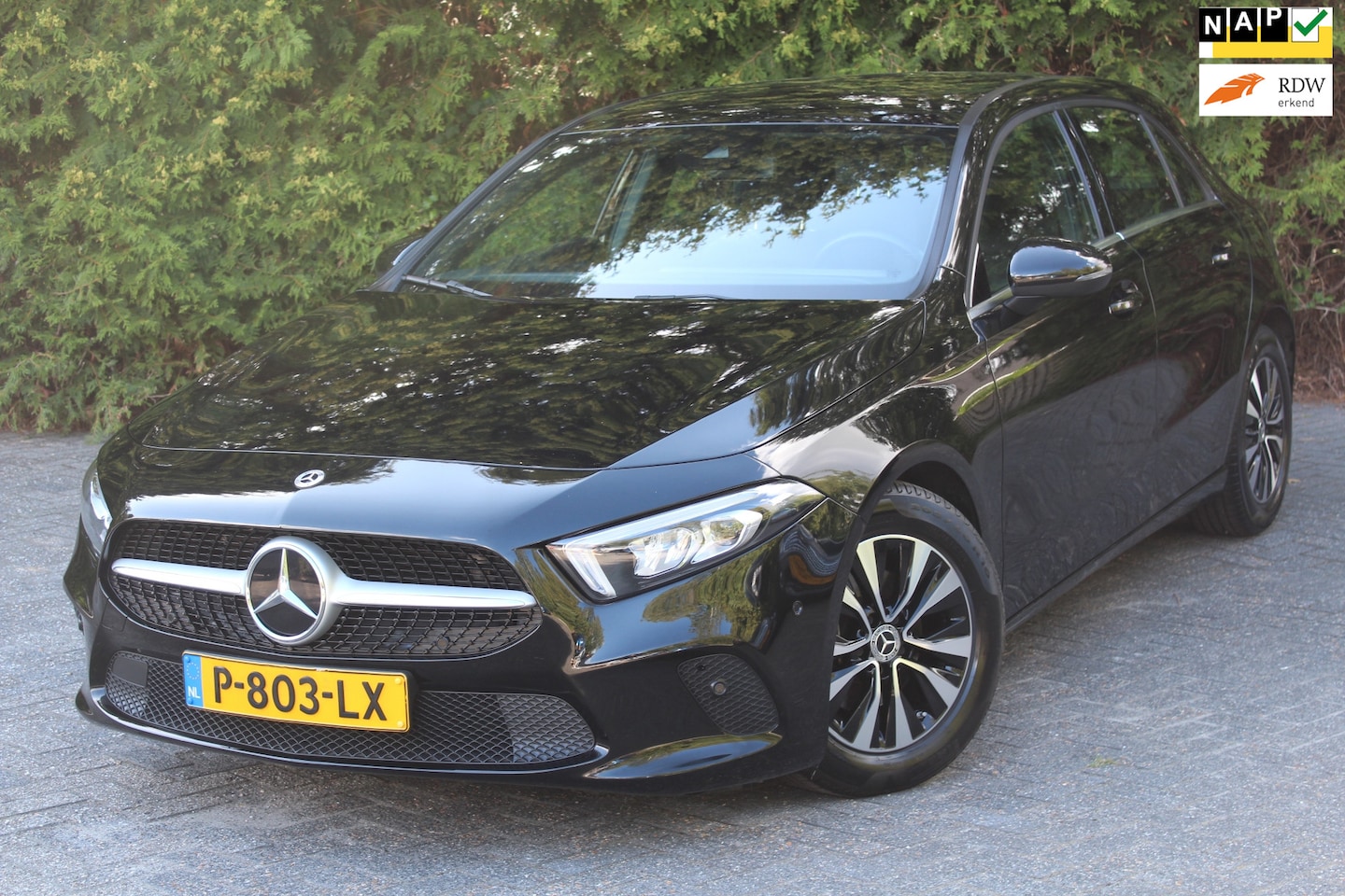 Mercedes-Benz A-klasse - 180 d Luxury Line 136PK | Parkeercamera | Navigatie | Apple/Android Carplay | Stoelverwarm - AutoWereld.nl