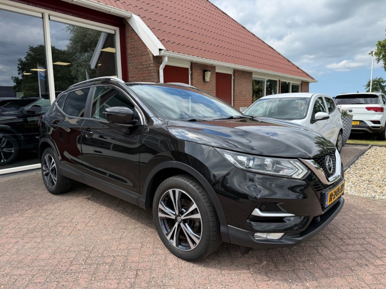 Nissan Qashqai - 1.3 DIG-T 140 PK N-CONNECTA CAMERA/TREKHAAK/Pano/CRUISE CONTROL - AutoWereld.nl