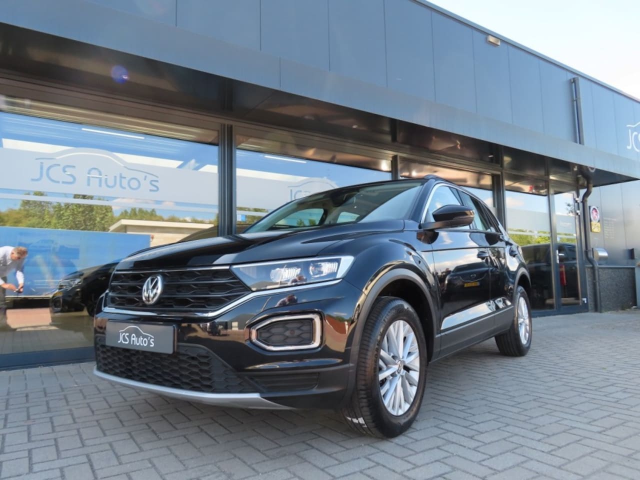 Volkswagen T-Roc - 1.5 TSI DSG Ecc Acc Led 2x Pdc Panorama Dak 2020 - AutoWereld.nl