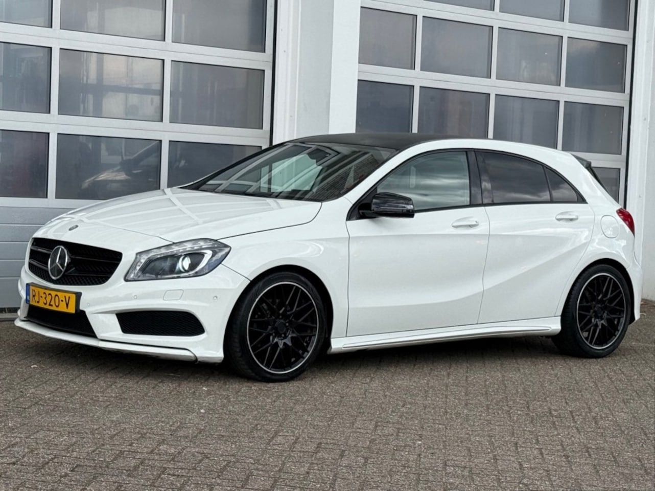 Mercedes-Benz A-klasse - A180 Ambition AMG Aut. Xenon Cruise Stoelverw Pdc - AutoWereld.nl