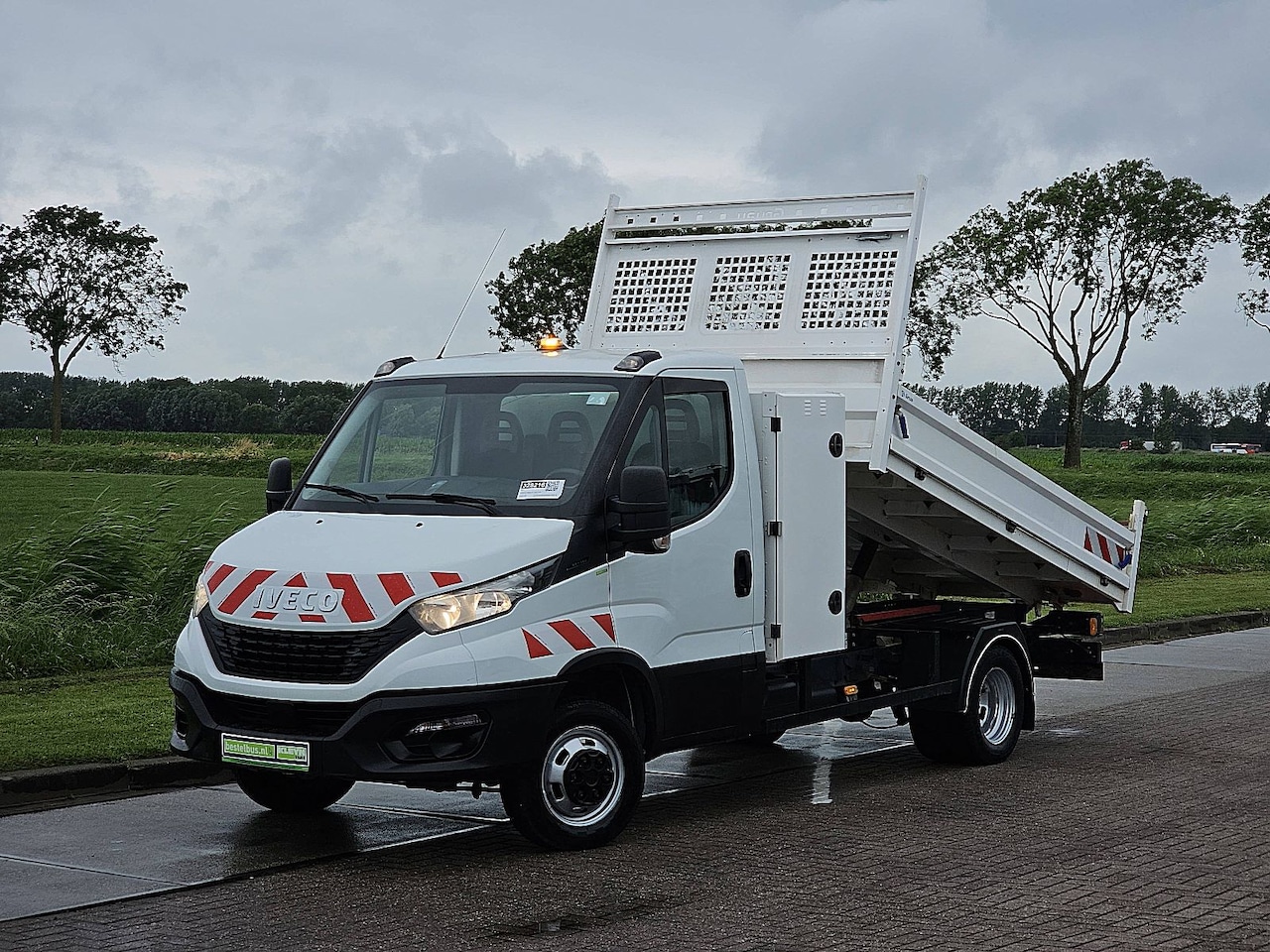 Iveco Daily - 35C14V kipper, kist, airco, trekhaak, 162 dkm. - AutoWereld.nl