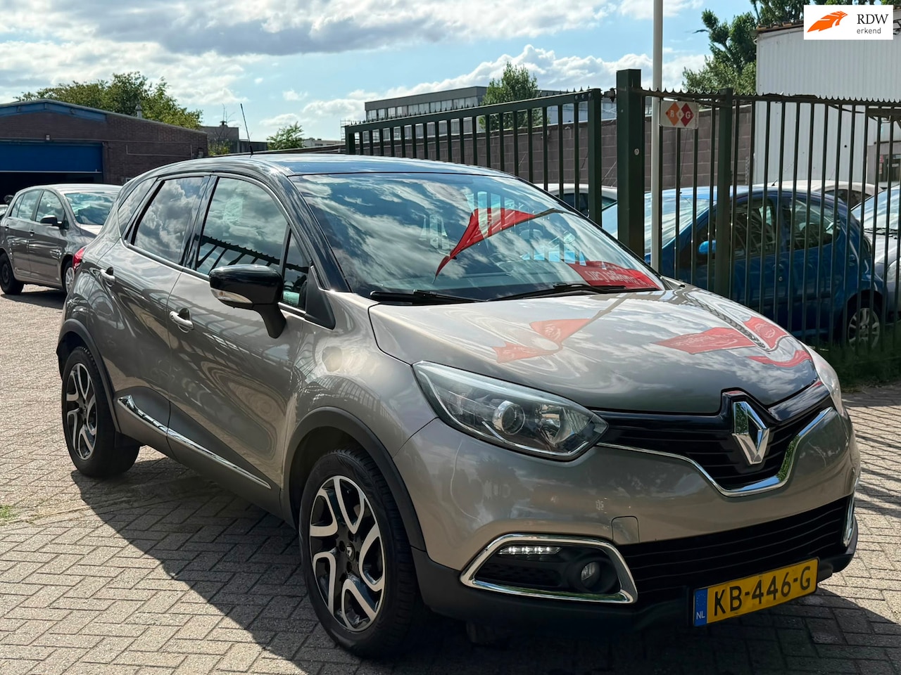 Renault Captur - 1.2 TCe Dynamique Automaat dealer onderhouden achteruit camera cruis control parkeer senso - AutoWereld.nl
