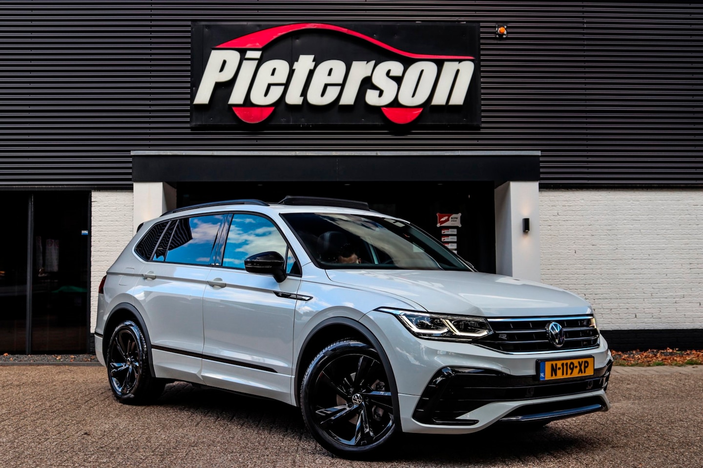 Volkswagen Tiguan Allspace - 1.5 TSI 3x R-Line LPG PANO 1E EIG - AutoWereld.nl