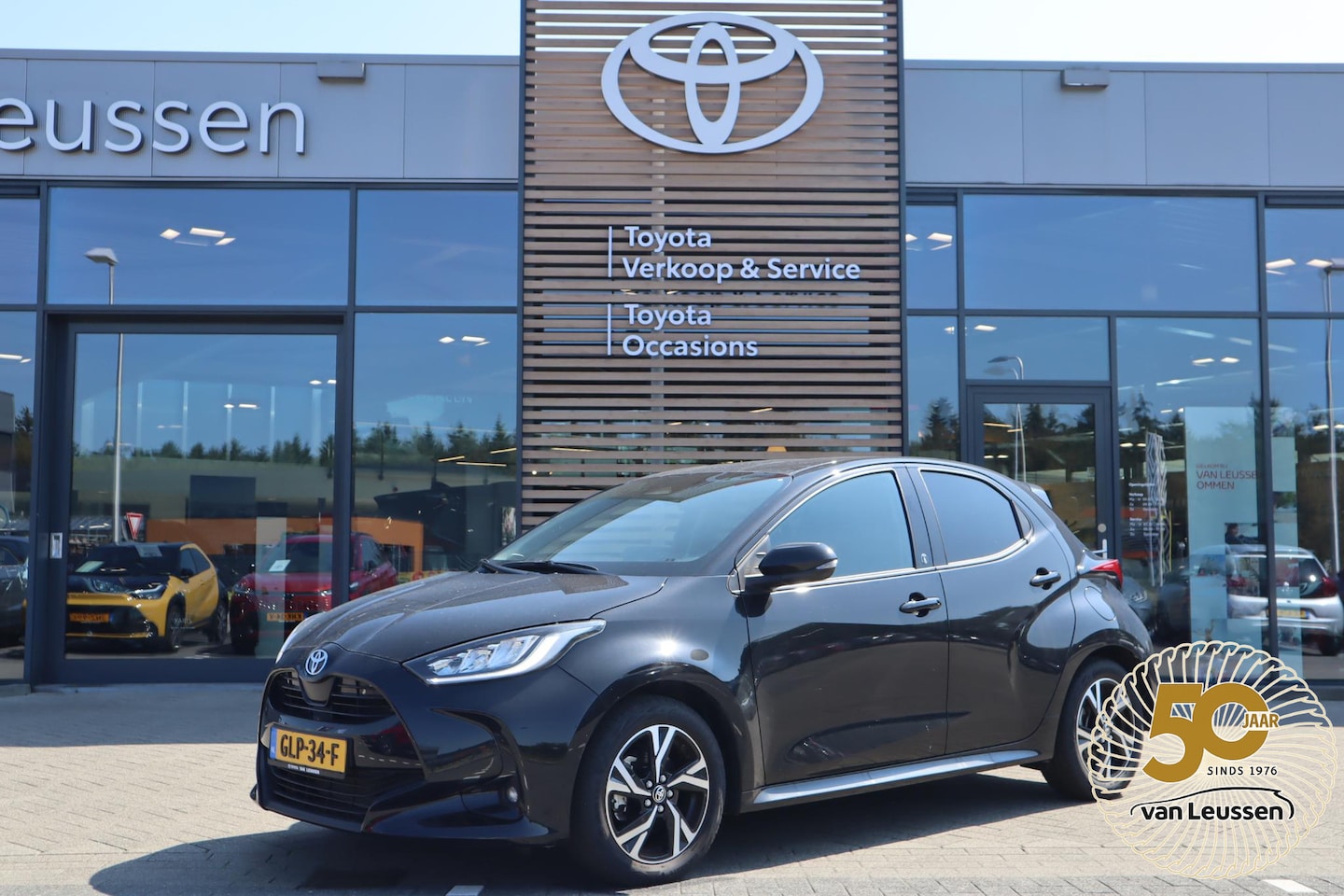 Toyota Yaris - HYBRID 115 FIRST EDITION STOEL/STUURVERW DRAADLOOS-LADEN APPLE/ANDROID KEYLESS CLIMA AD-CR - AutoWereld.nl