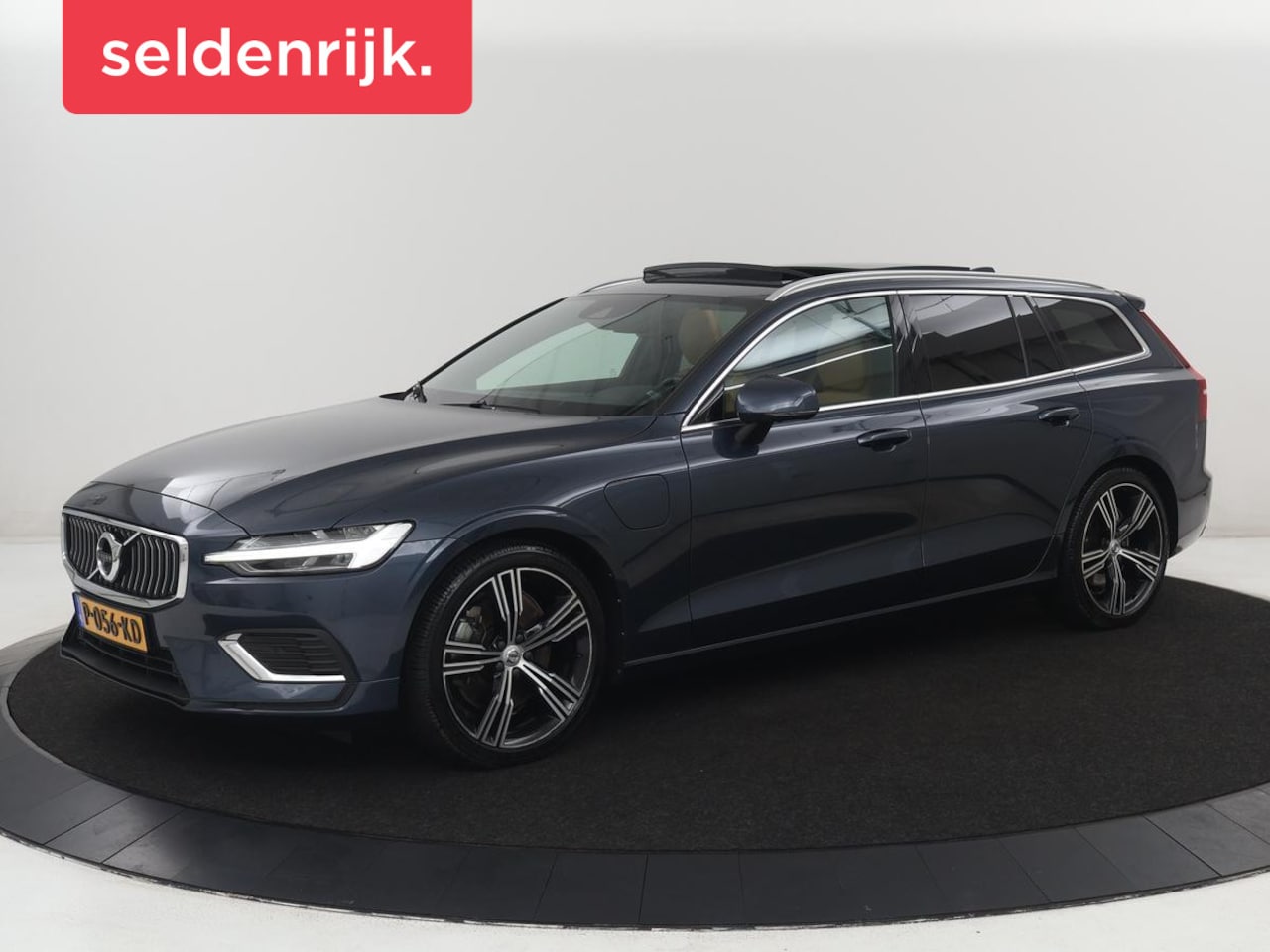 Volvo V60 - 2.0 T6 Recharge AWD Inscription | SOH 97.5% | Trekhaak | Panoramadak | Leder | Stoelventil - AutoWereld.nl