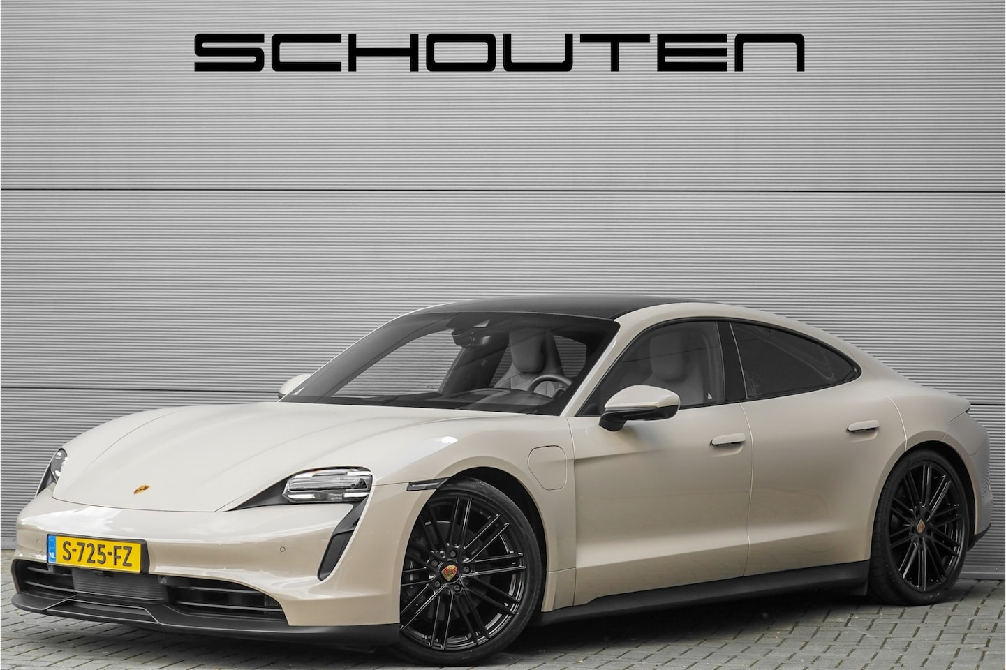 Porsche Taycan - 79 kWh Pano Luchtvering 360° 13.000 KM 1e Eig 21" - AutoWereld.nl