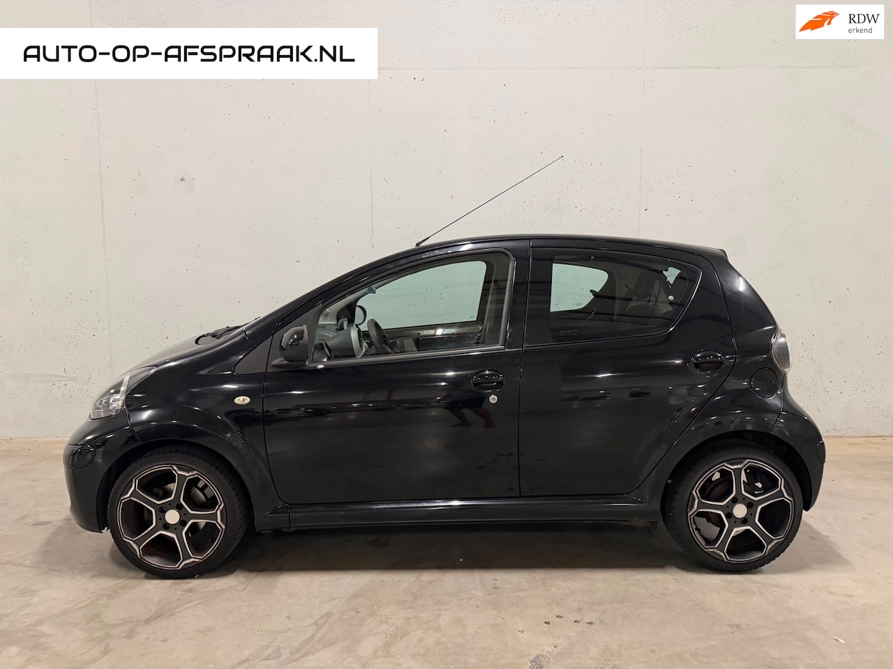 Toyota Aygo - 1.0-12V Airco 5drs Navigator - AutoWereld.nl