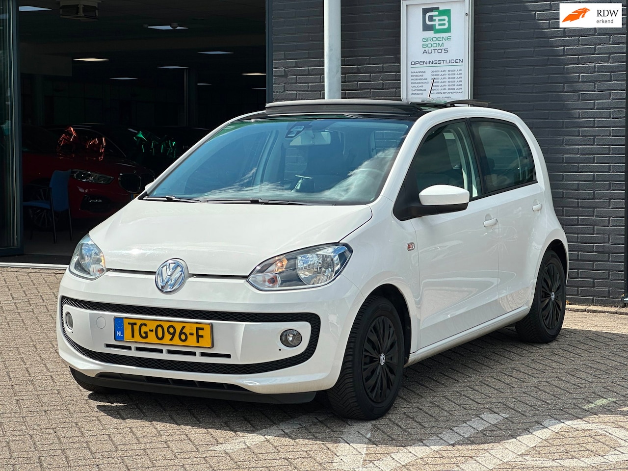 Volkswagen Up! - 1.0 move up! BlueMotion/PANO-DAK/CRUISCONTROL/NAVI/NETTE STAAT!! - AutoWereld.nl