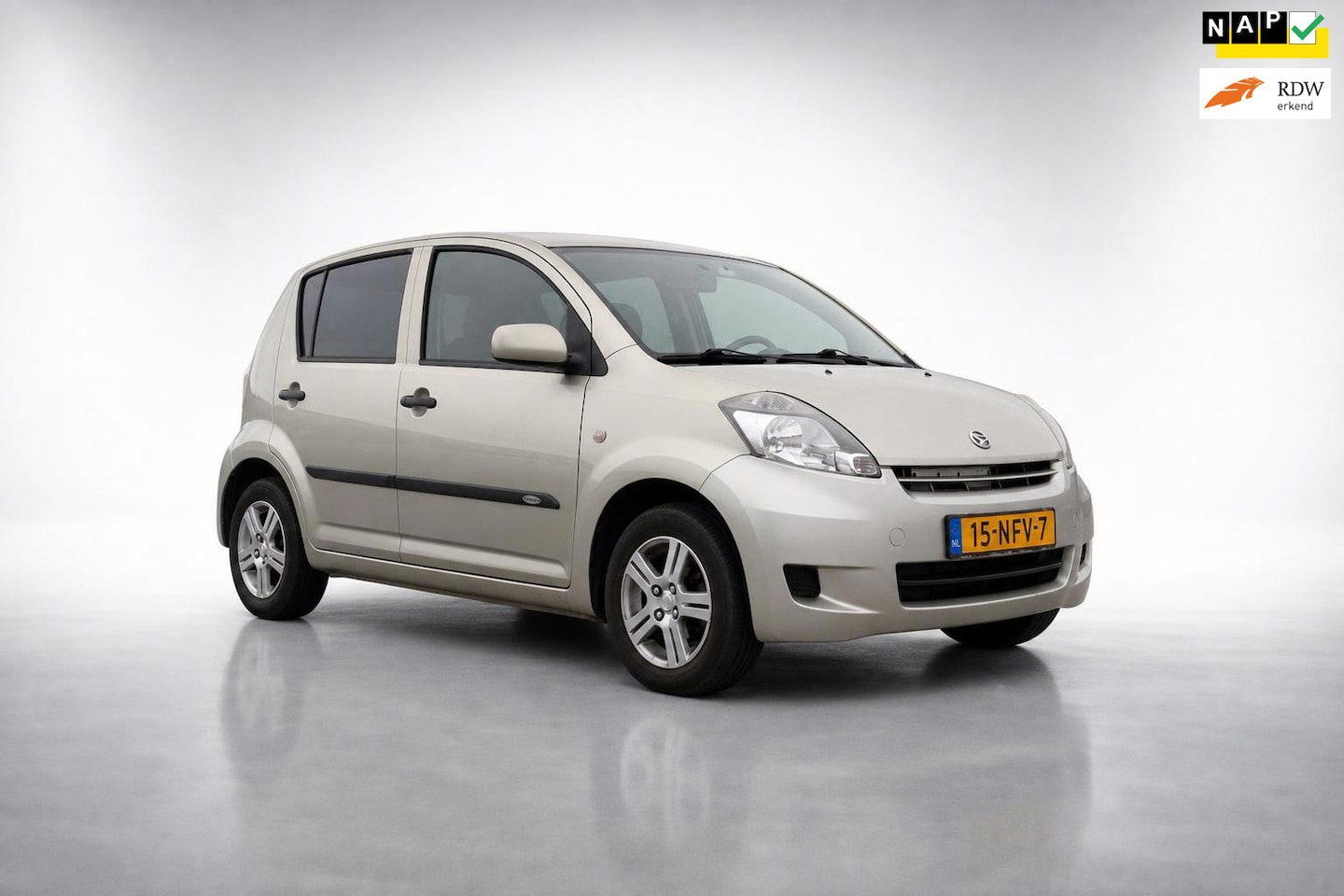 Daihatsu Sirion 2 - 1.0-12V Premium|airco|carplay|sportpakket - AutoWereld.nl