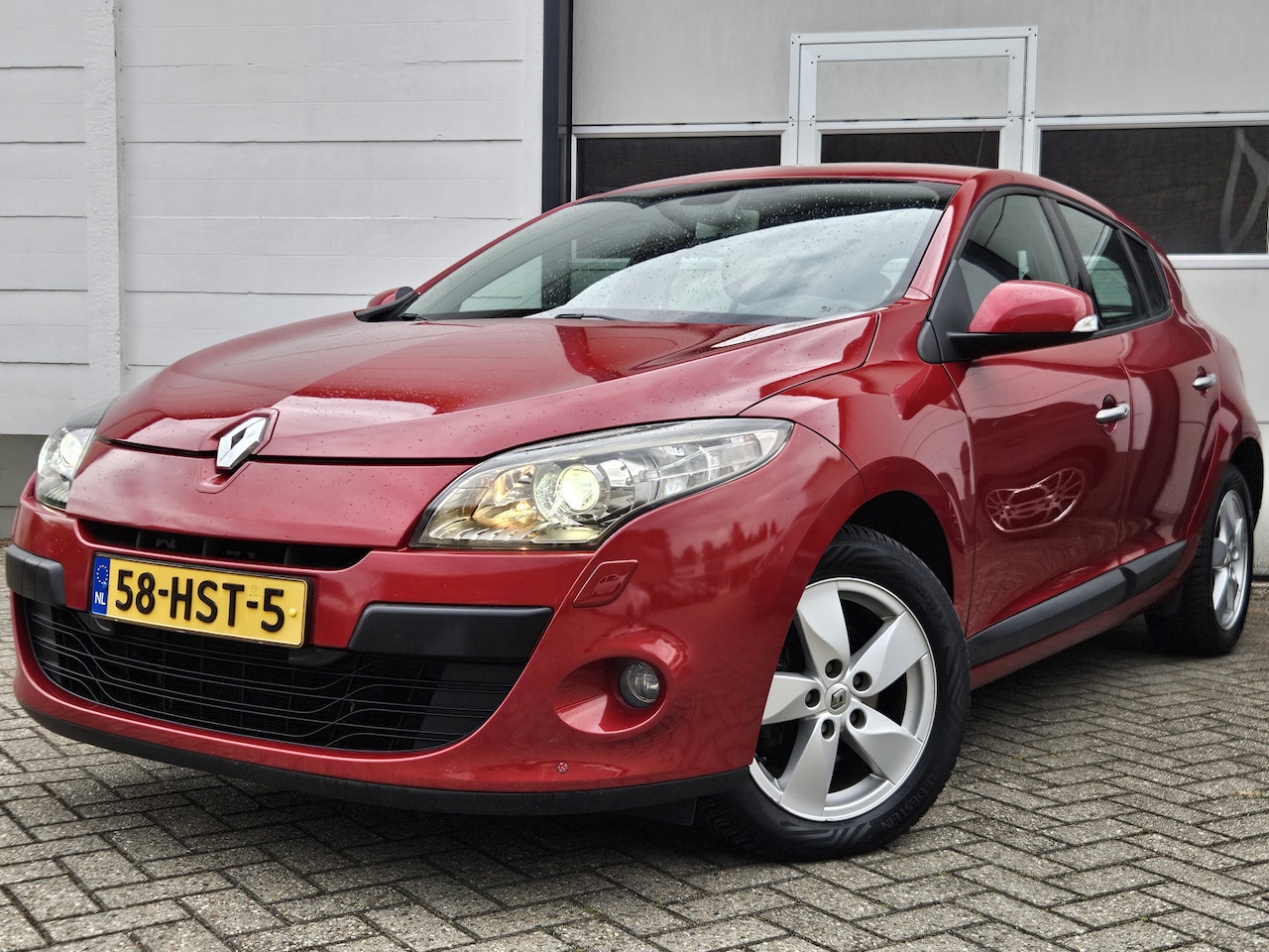Renault Mégane - 2.0 Dynamique /Automaat/Xenon/Airco/Cruise! - AutoWereld.nl