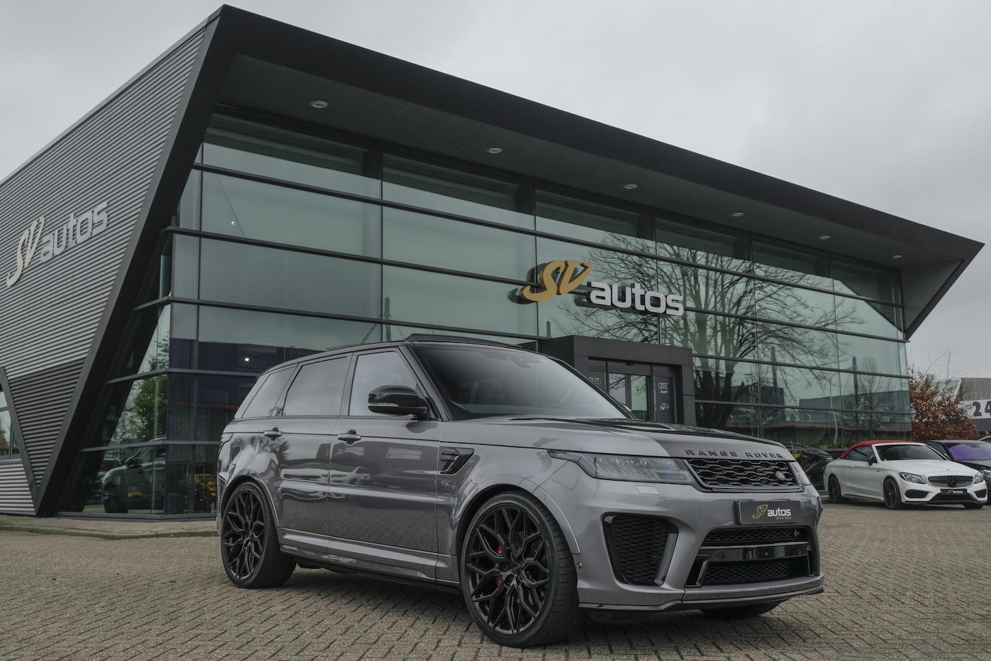 Land Rover Range Rover Sport - P575 SVR 575pk Panoramadak *BTW* Carbon pakket Head-up Softclose 24" LMV Vossen - AutoWereld.nl
