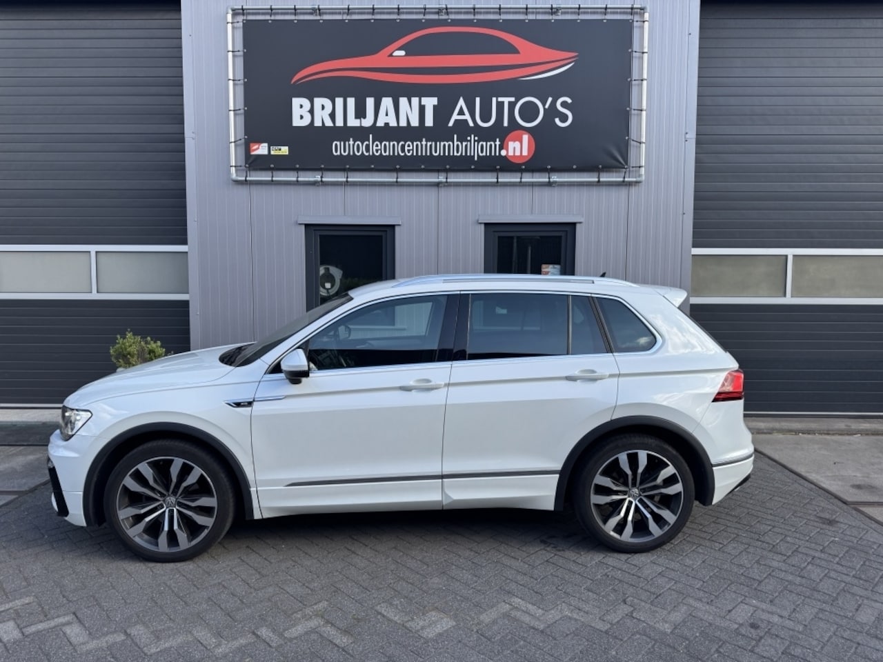 Volkswagen Tiguan - 1.4 TSI R-Line Origineel Nederlads Nap - AutoWereld.nl
