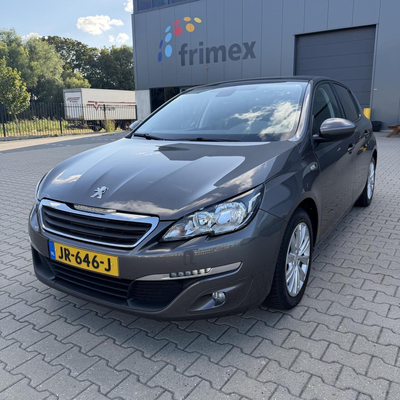 Peugeot 308 - 1.2 Allure 2016 | Pano | NW APK & DISTRIBUTIE - AutoWereld.nl