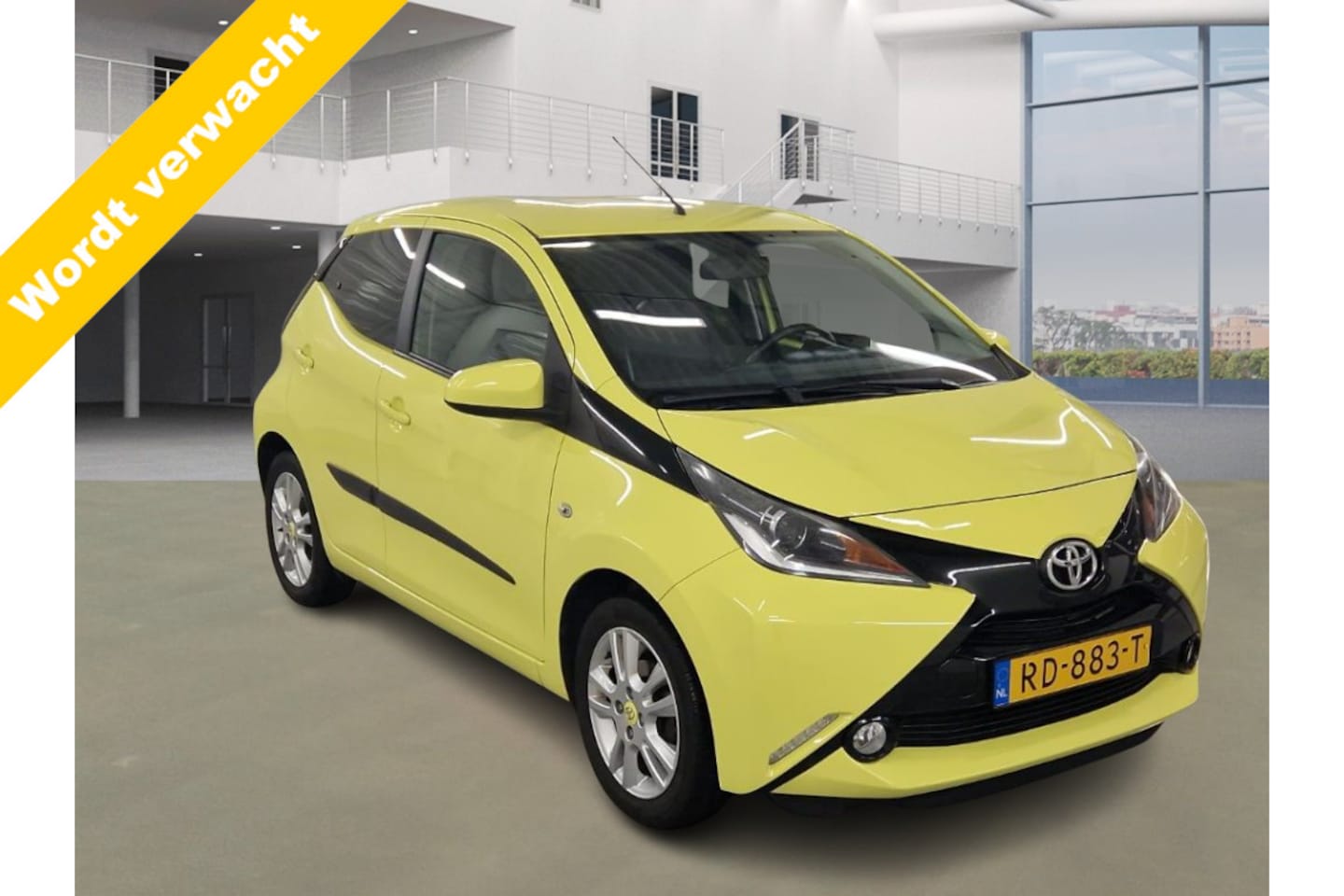 Toyota Aygo - 1.0 VVT-i x-joy 1.0 VVT-i x-Joy, Camera! Clima! Half Leder! Trekhaak! VAN/VOOR Weken! - AutoWereld.nl
