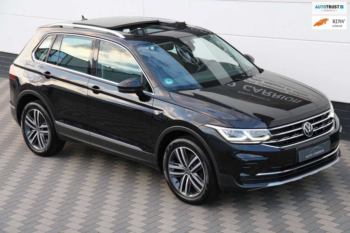 Volkswagen Tiguan - 1.4 TSI eHybrid Pano Leder Carplay Trekhaak!! - AutoWereld.nl