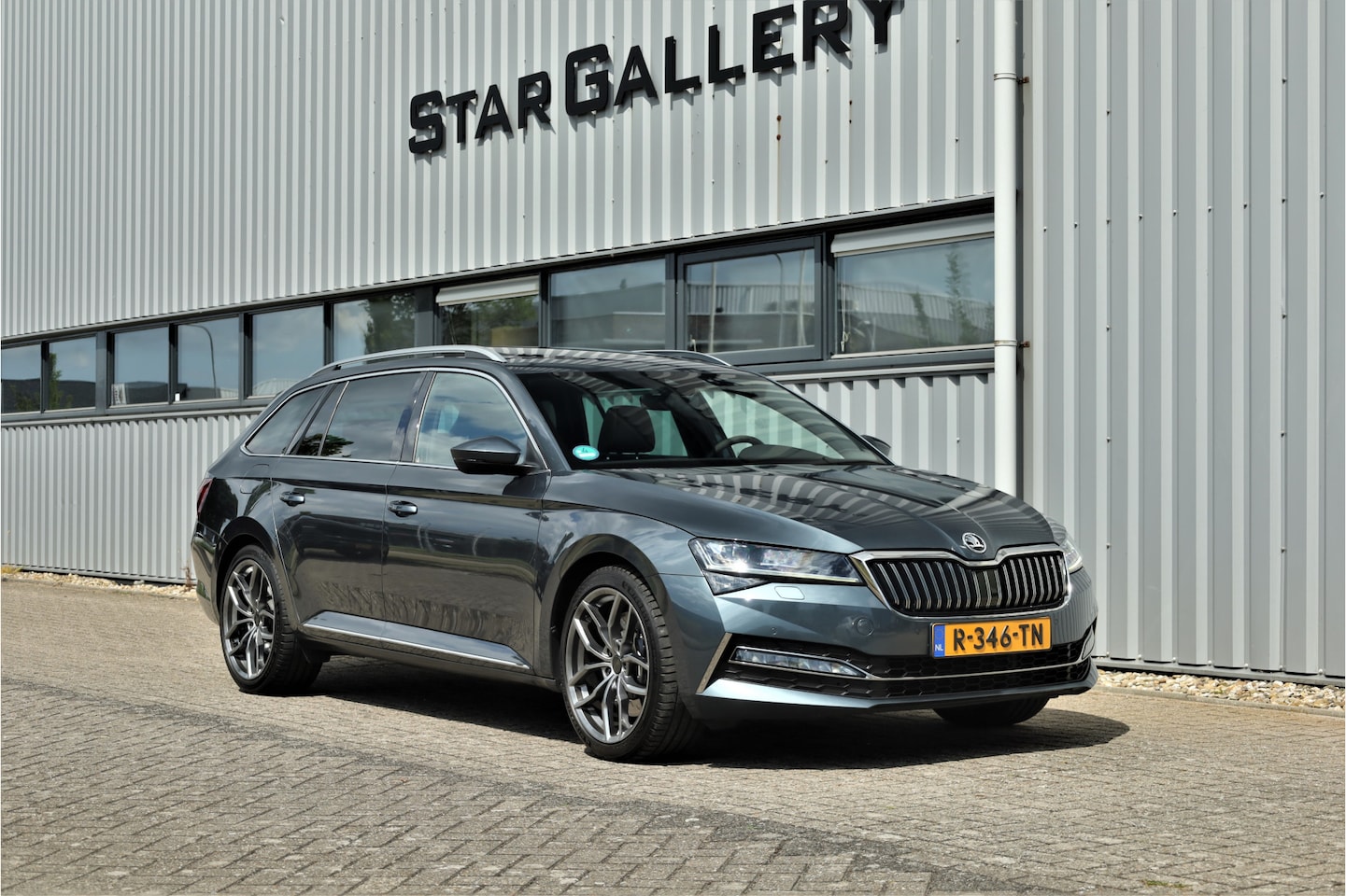 Skoda Superb Combi - 2.0 TSI 4x4 DSG Laurin & Klement 425pk sleeper - AutoWereld.nl