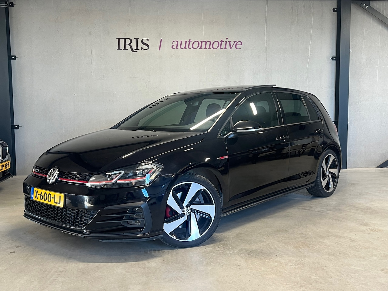 Volkswagen Golf - 7.5 GTI Performance 245PK - DSG - Pano - 1e lak - Camera - Keyless - PDC - Cr + Cl Control - AutoWereld.nl