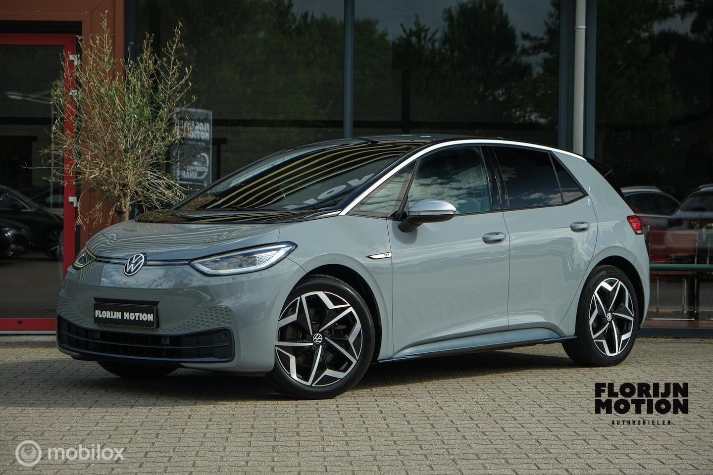 Volkswagen ID.3 - First Plus 58 kWh | ACC | Stoel en stuurwielverwarming | Camera | Matrix LED | DAB+ | Moon - AutoWereld.nl