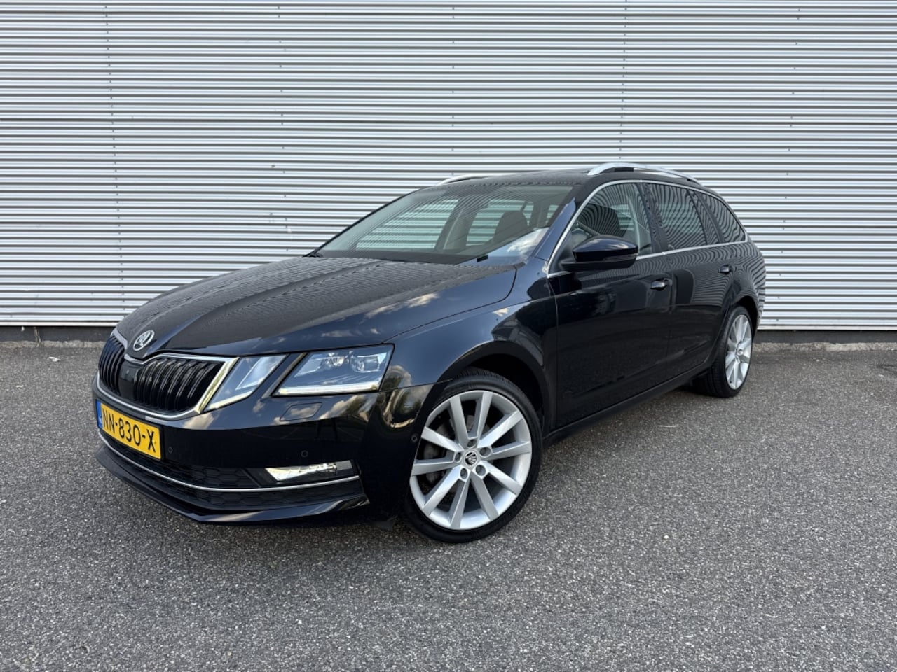 Skoda Octavia Combi - 1.4 TSI Grt Sty. Bns NAP Pano Led Camera Trekhaak Canton ACC - AutoWereld.nl