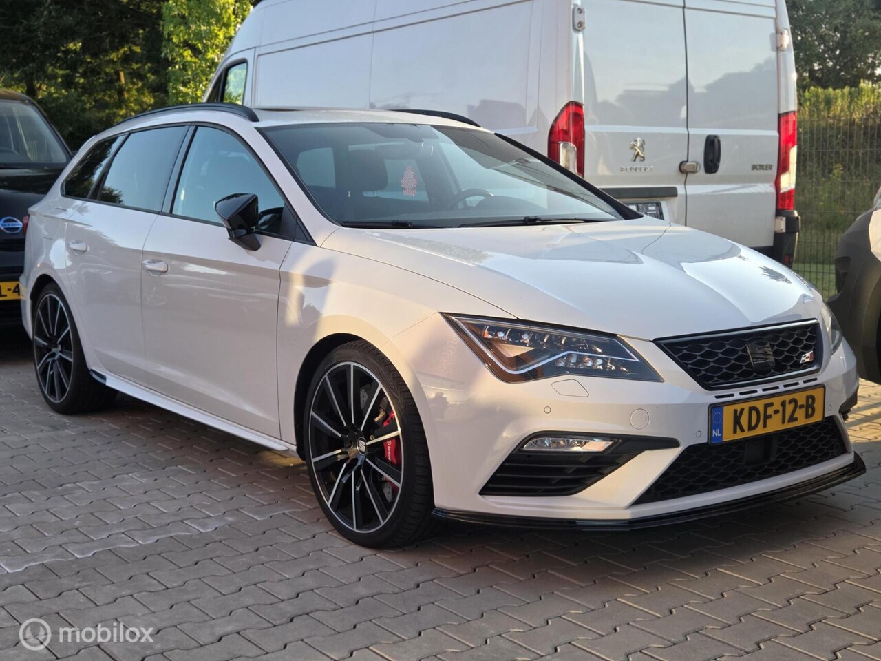 SEAT Leon ST - 2.0 TSI CUPRA 300 |PANO|CARPLAY|Brembo|Dealer onderhouden| - AutoWereld.nl