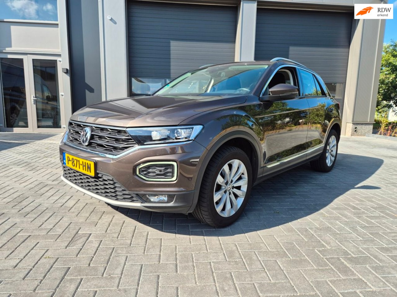 Volkswagen T-Roc - 1.5 TSI Sport Business R trekhaak - AutoWereld.nl