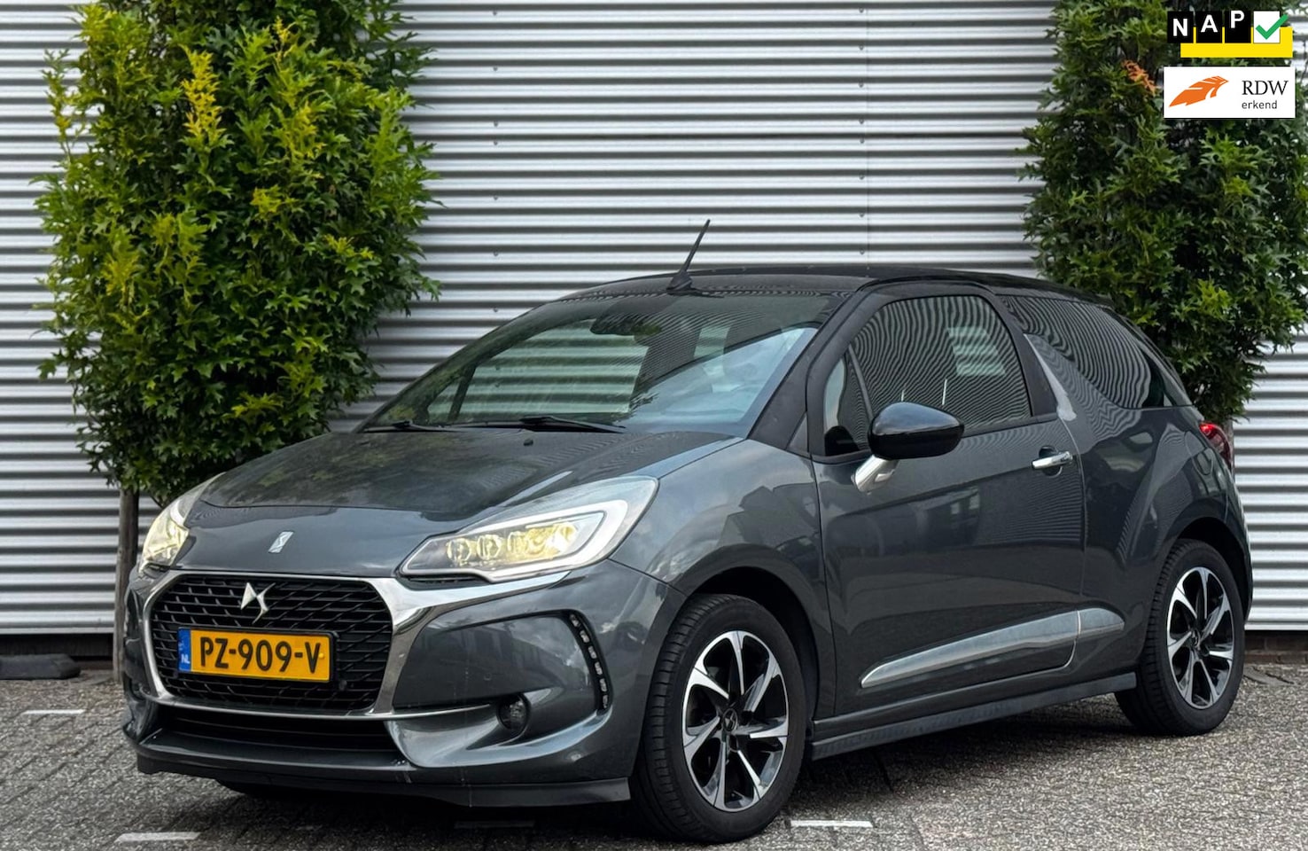 DS 3 Cabrio - 1.2 PureTech So Chic NAVI / CAMERA - AutoWereld.nl