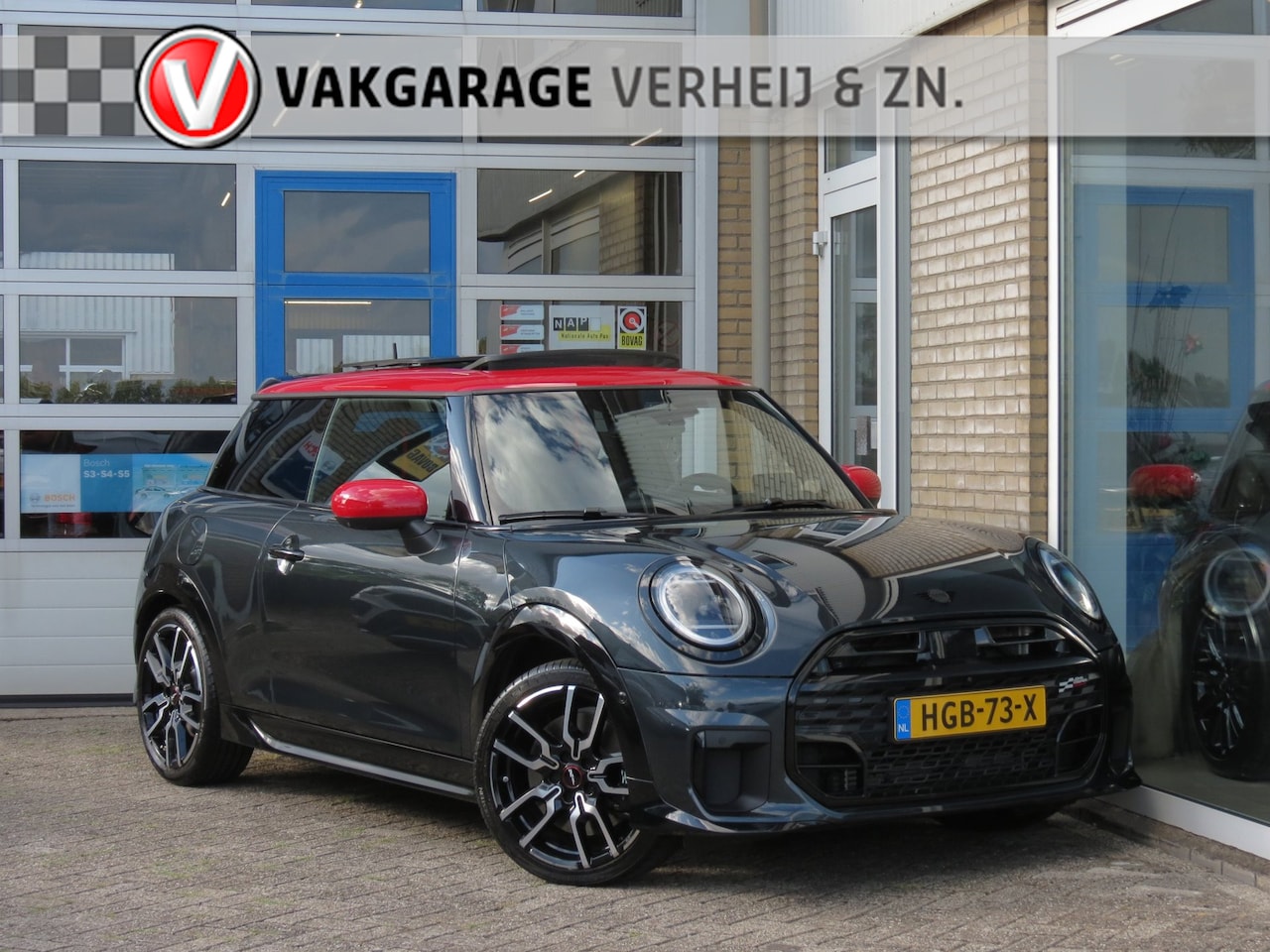 MINI 3-Deurs - 1.5 Cooper C John Cooper Works XL 360 Camera|HARMAN-KARDON|Pano|Driving ASS. PROF|Elec. Me - AutoWereld.nl