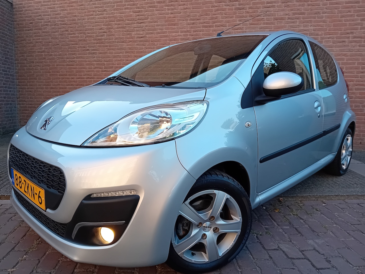 Peugeot 107 - 1.0 Active * 5DEURS * AIRCO * LMV * LED * NAP * BEURT NW * APK NW * - AutoWereld.nl