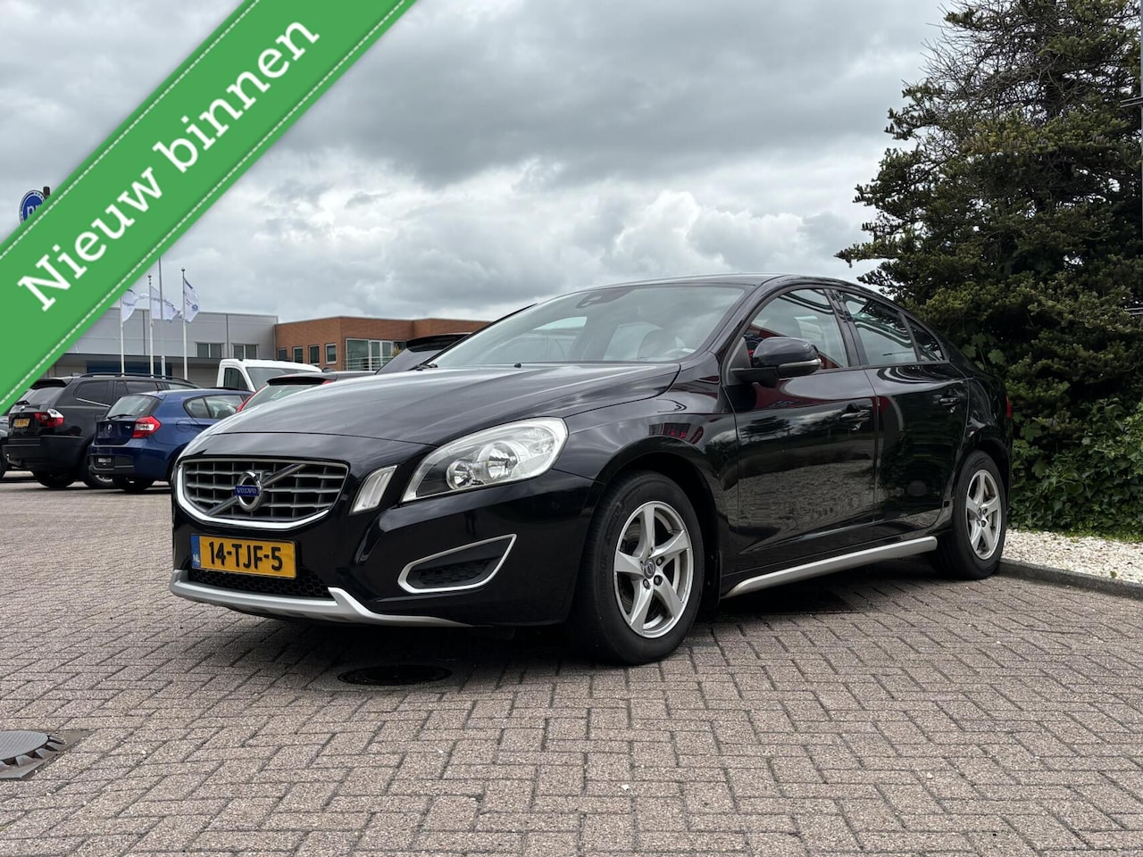 Volvo S60 - 1.6 T3 R-Design 1.6 T3 R-Design, Airco, Clima, Cruise, Trekhaak! - AutoWereld.nl