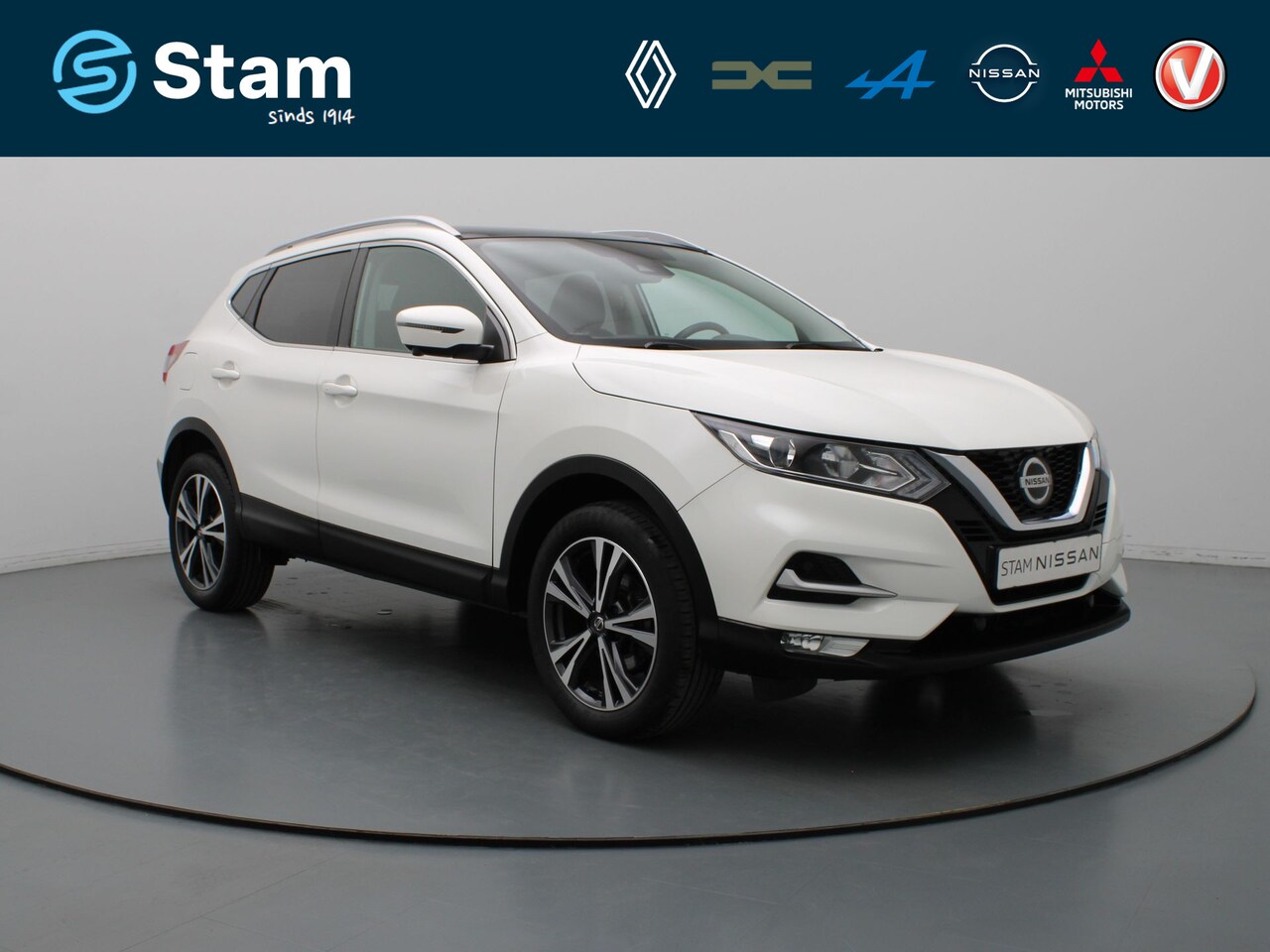 Nissan Qashqai - 1.3 DIG-T N-Connecta Panoramadak | Rondomzicht camera | Trekhaak - AutoWereld.nl
