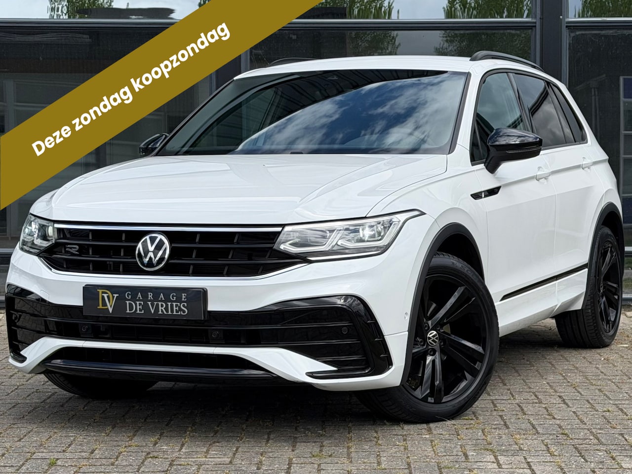 Volkswagen Tiguan - 1.5 TSI R-Line Black Style DSG ACC Full Option 1800KG Trekgewicht Trekhaak Garantie - AutoWereld.nl