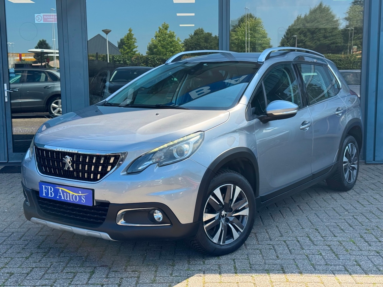 Peugeot 2008 - 1.2 PureTech Allure Airco Navi Lmv Cruise - AutoWereld.nl