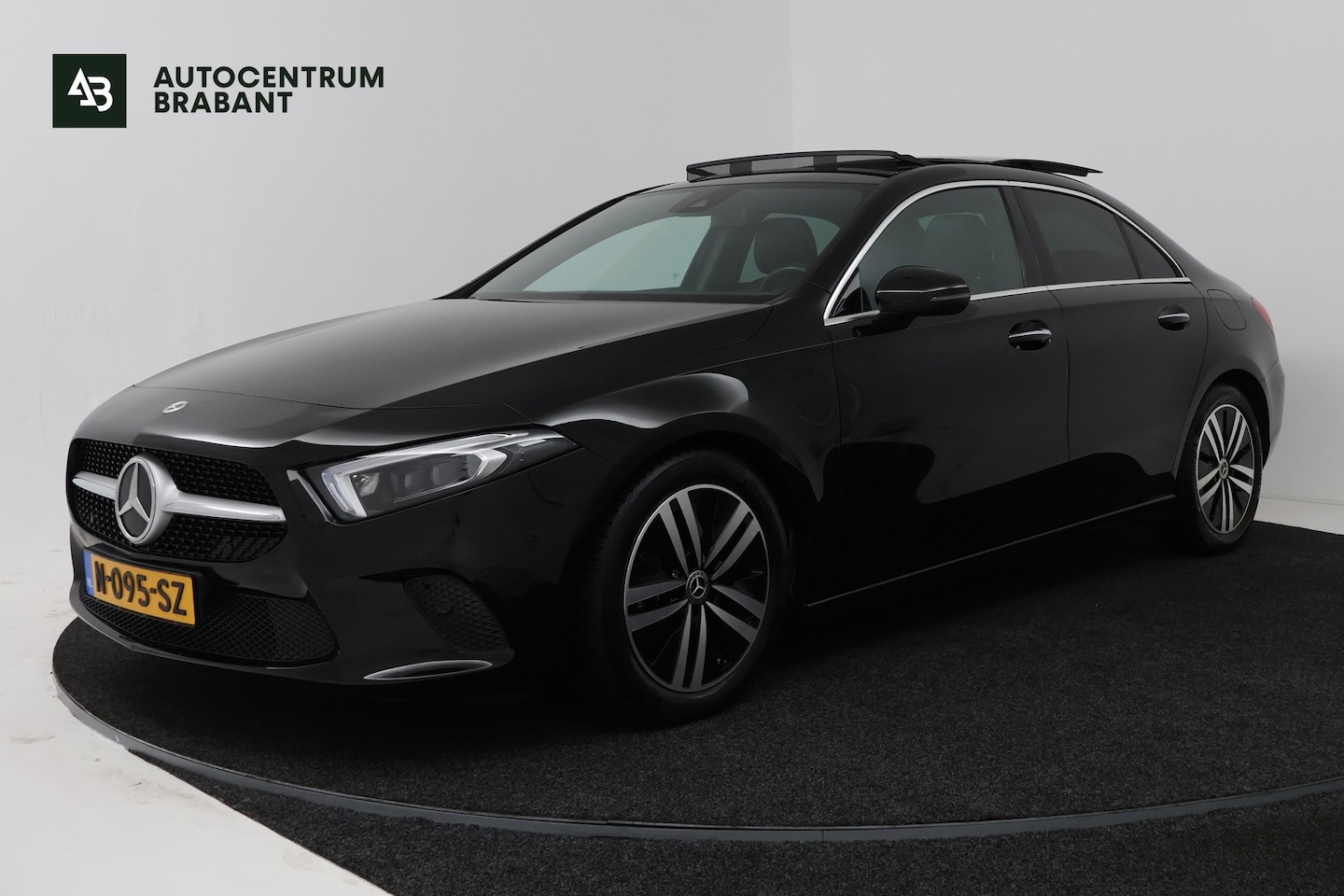 Mercedes-Benz A-klasse - 180 Business Solution (PANORAMADAK, SFEERVERLICHTING, CAMERA, STOELVERWARMING, LEDER) - AutoWereld.nl