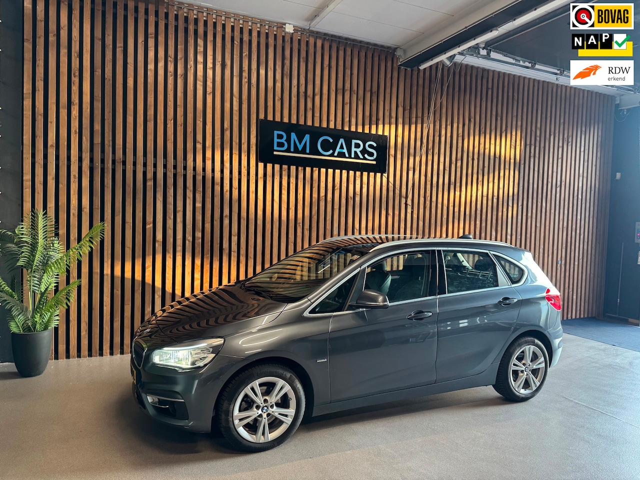 BMW 2-serie Active Tourer - 216d Corporate Lease Executive Automaat - AutoWereld.nl