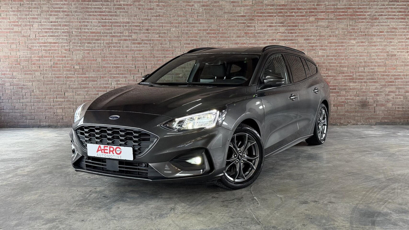 Ford Focus Wagon - 1.0 EcoBoost Hybrid ST Line Winter Pakket / Safety Pakket / Trekhaak afneembaar / CarPlay - AutoWereld.nl
