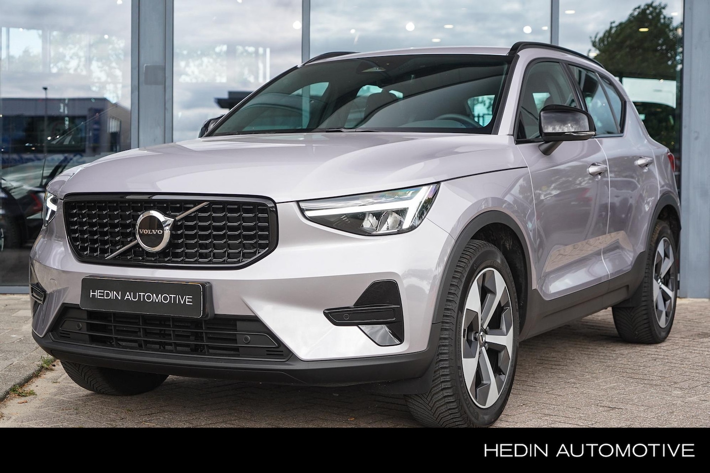 Volvo XC40 - B4 Plus Dark | Adaptive Cruise | BLIS | Power Seats | Trekhaak | Keyless | 19 inch | - AutoWereld.nl