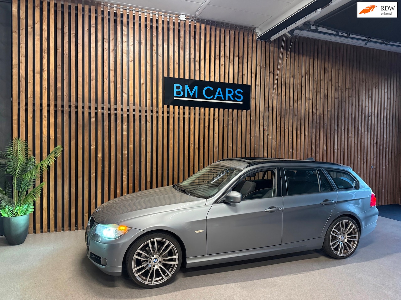BMW 3-serie Touring - 318i Business Line Automaat, Pano, Navi - AutoWereld.nl