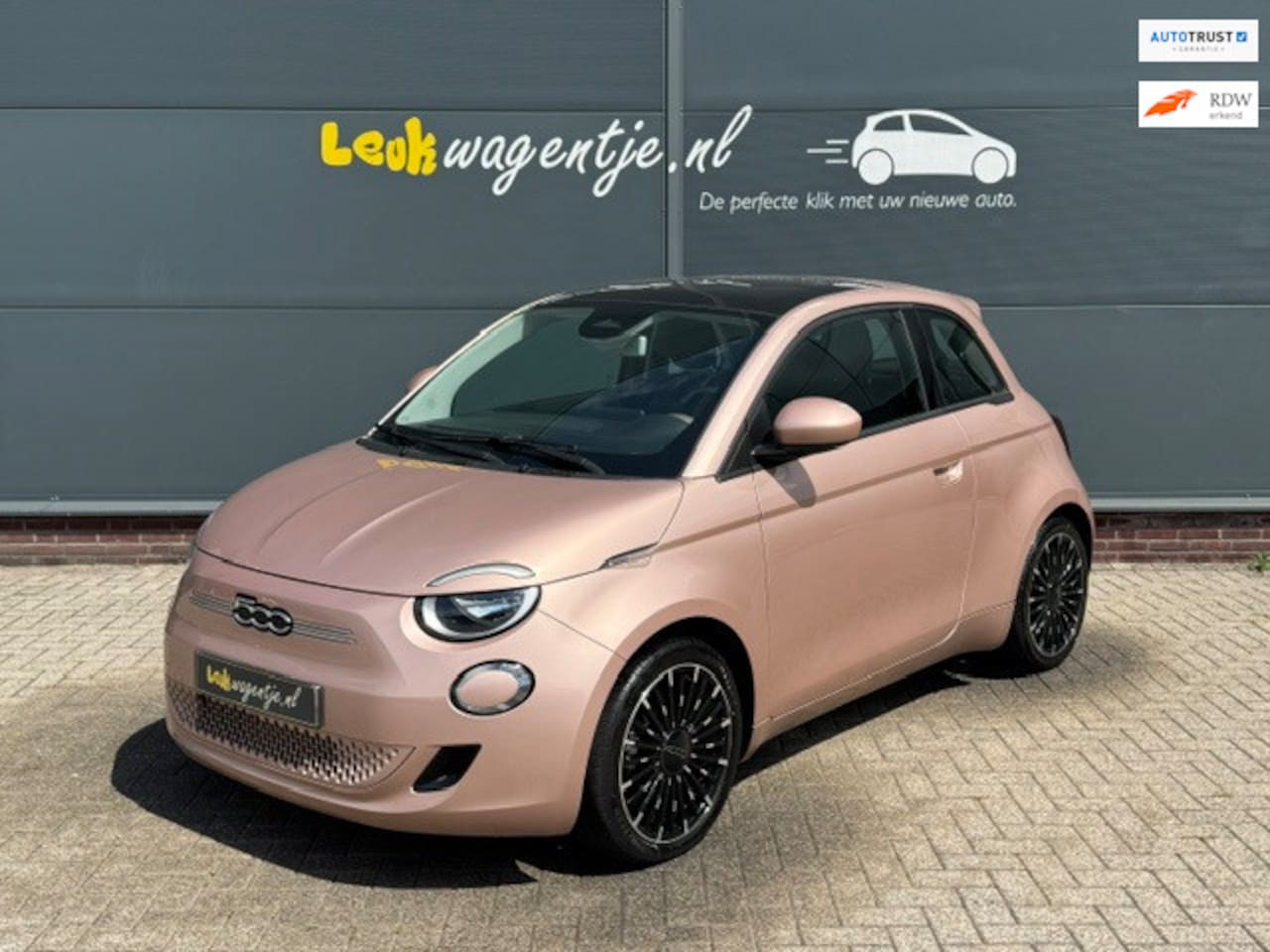 Fiat 500e - Icon 42 kWh *pano *camera *stoelv. *17" *keyless - AutoWereld.nl