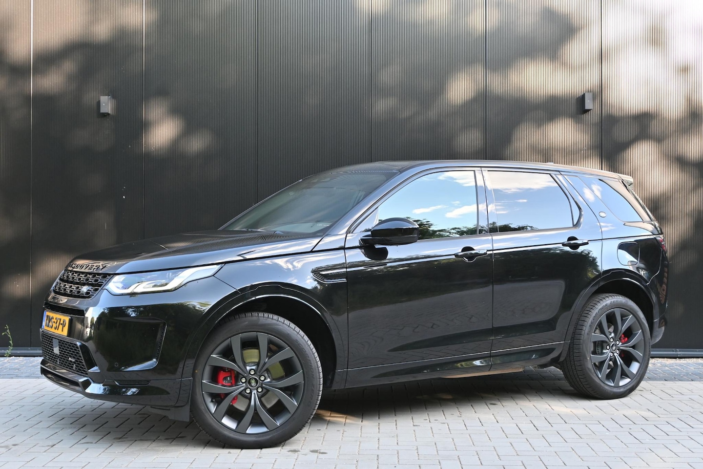 Land Rover Discovery Sport - P300e 1.5 R-Dynamic SE ,BTW, Carplay, Distance control - AutoWereld.nl