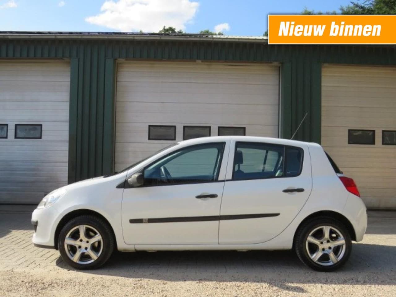 Renault Clio - 1.2-16V Authentique 1.2-16V AUTHENTIQUE - AutoWereld.nl