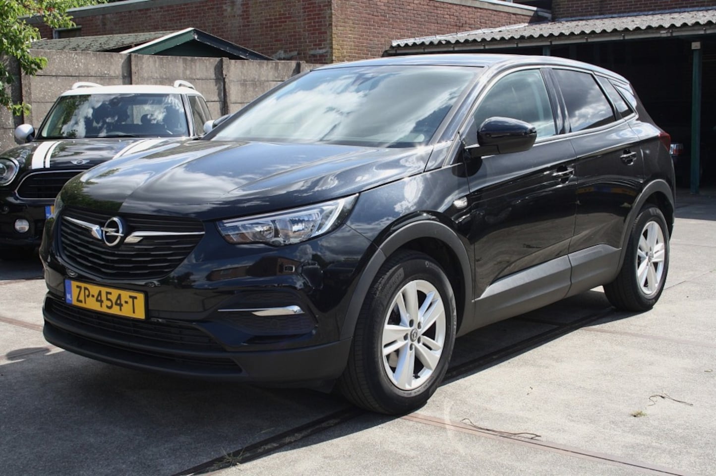 Opel Grandland X - 1.2 Turbo Business+ / NAP / Airco / Cruise / Trekhaak - AutoWereld.nl