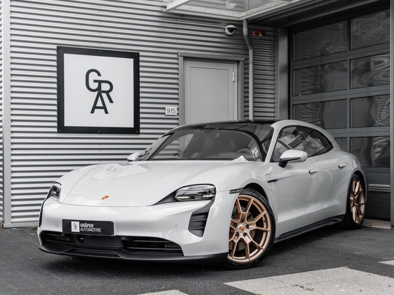 Porsche Taycan Sport Turismo - GTS | PANORAMA | SPORT CHRONO | ALCANTARA | BTW - AutoWereld.nl