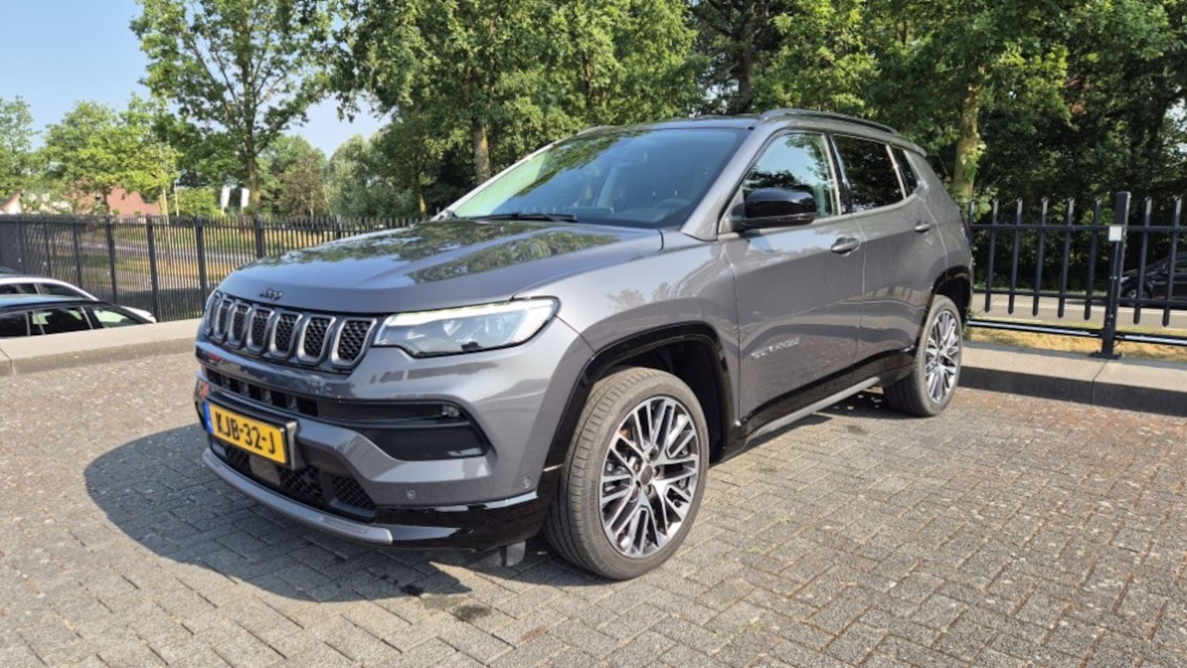 Jeep Compass - 1.5T e-Hybrid | UPLAND | Navi | Camera | PDC | Climate | Adapt. Cruise | LED | Keyless | D - AutoWereld.nl