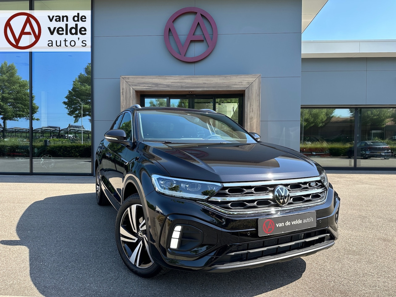 Volkswagen T-Roc - 1.5 TSI 150pk DSG R-Line | Camera | Keyless | Elek. Achterklep | Dode hoek | Rijklaar incl - AutoWereld.nl