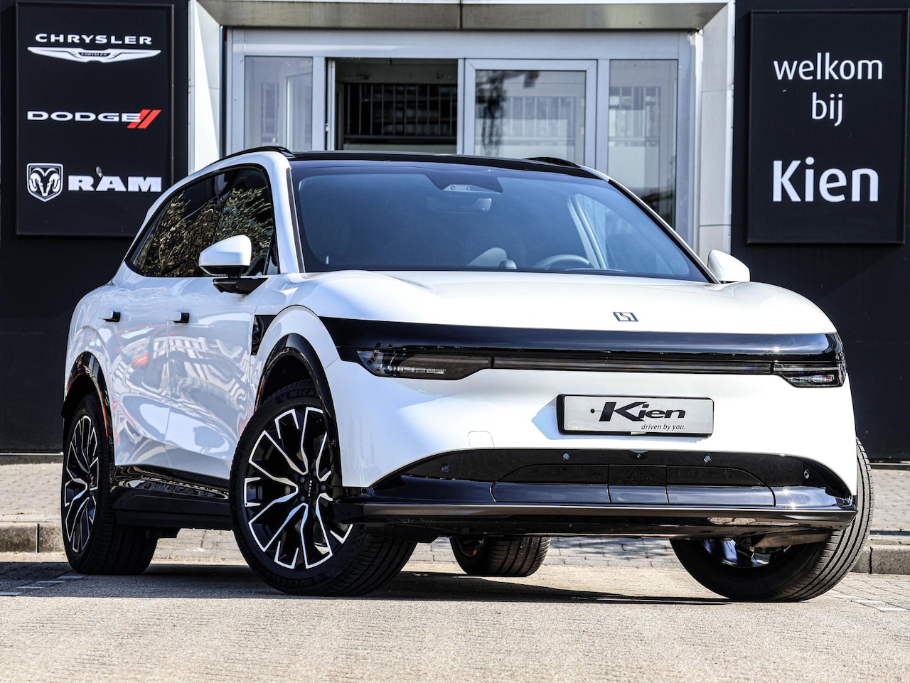 ZEEKR 7X - Long Range 100 kWh 615 km actieradius | 10-80% in 16 min | tot 480KW snelladen | Pano-dak - AutoWereld.nl